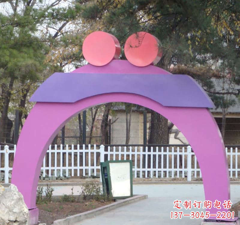 东莞不锈钢爱心拱门雕塑给城市艺术添彩