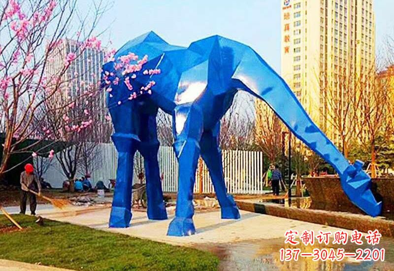 东莞不锈钢彩色大型几何长颈鹿雕塑