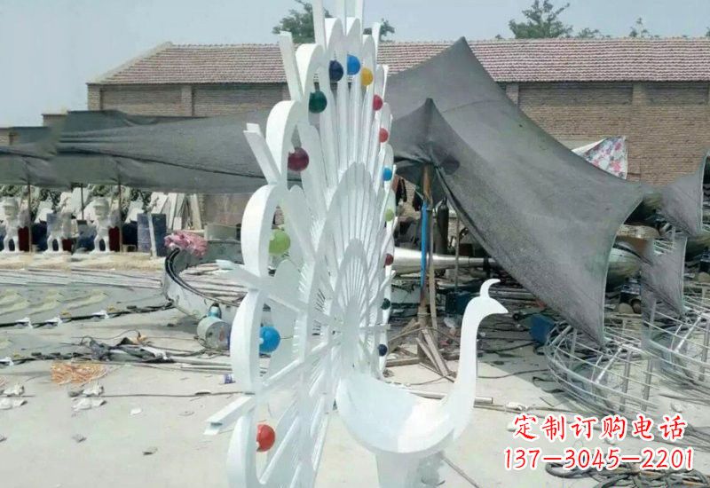 东莞不锈钢抽象孔雀雕塑 (3)