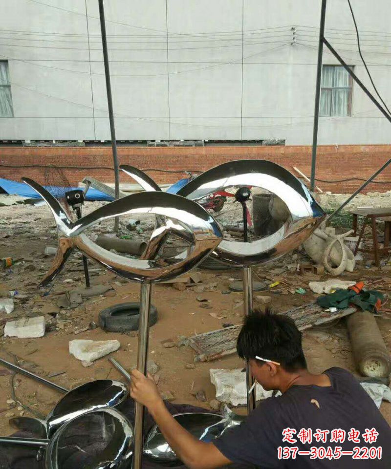 东莞不锈钢抽象鱼动物雕塑 (2)