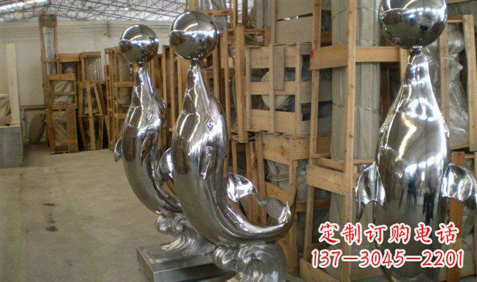东莞不锈钢顶球海豚雕塑