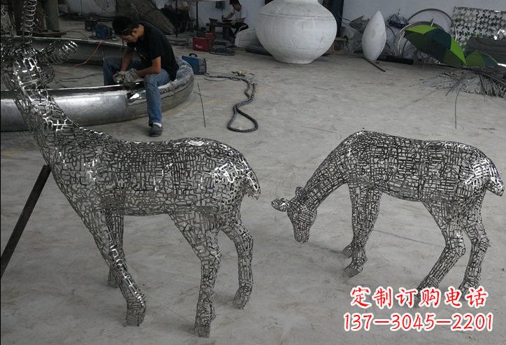 东莞不锈钢动物镂空鹿雕塑