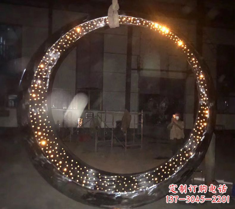 东莞不锈钢发光月亮雕塑1