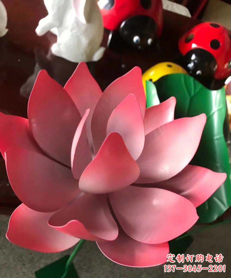 东莞不锈钢仿真荷花雕塑