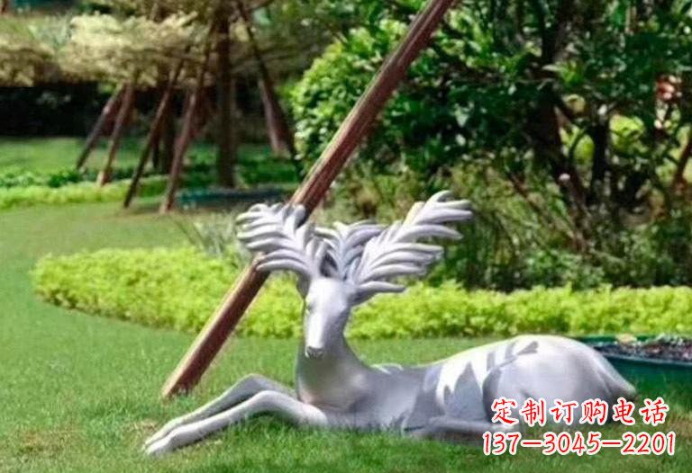 东莞不锈钢公园大角鹿雕塑精致而美丽