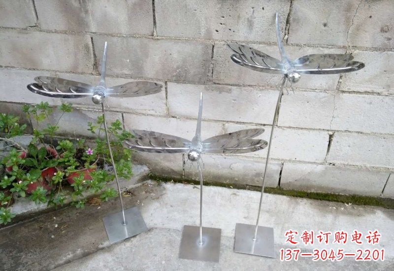 东莞不锈钢公园动物镜面蜻蜓雕塑