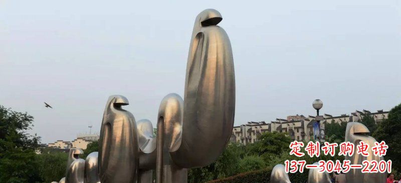 东莞不锈钢广场上的骆驼雕塑