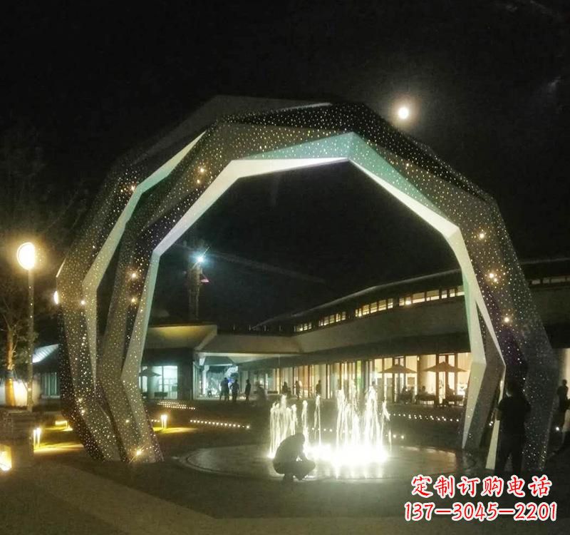 东莞不锈钢户外拱门雕塑精美线条点缀美景