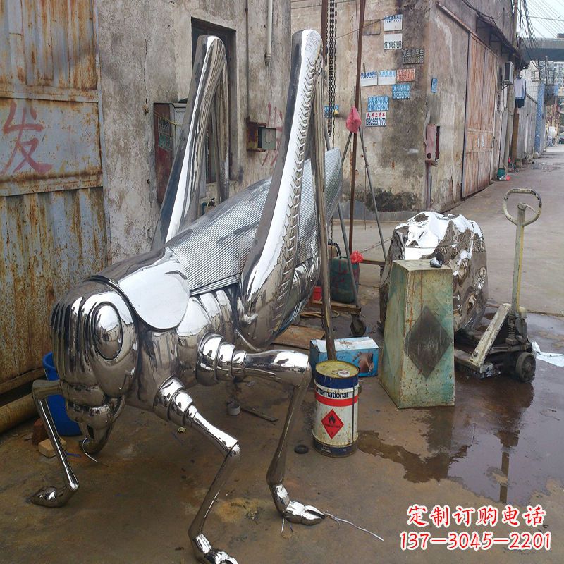 东莞不锈钢蝗虫雕塑营造美好的自然环境