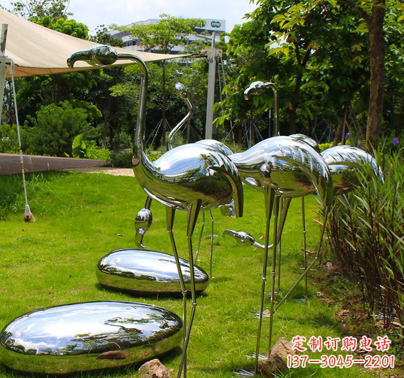 东莞不锈钢镜面火烈鸟雕塑精美外形、多彩光泽