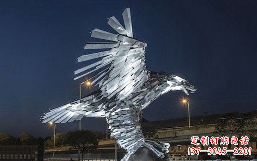 东莞金色老鹰展翅飞翔——不锈钢老鹰抓球广场景观雕塑