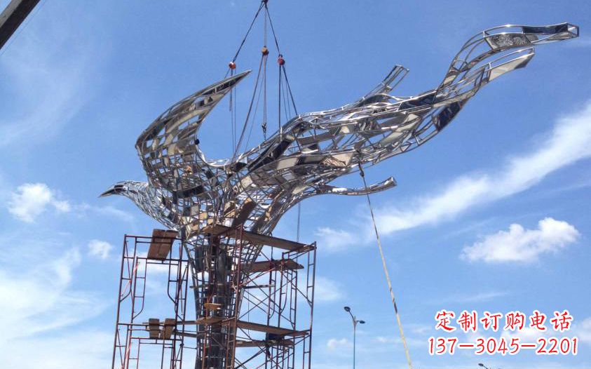 东莞不锈钢镂空鸽子雕塑美丽的象征