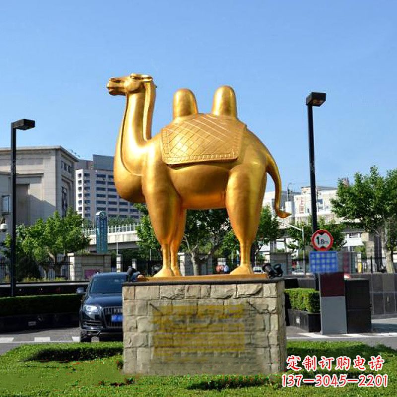 东莞不锈钢喷漆骆驼雕塑-城市绿化带动物雕塑