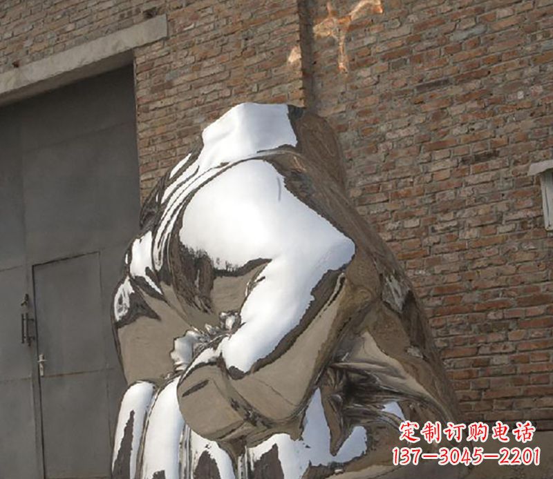 东莞不锈钢拳头雕塑