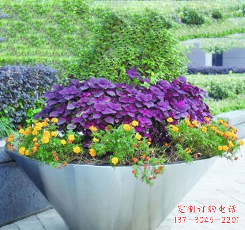 东莞不锈钢花盆雕塑艺术之美