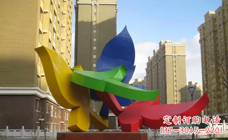 东莞不锈钢树叶景观雕塑美丽而精致