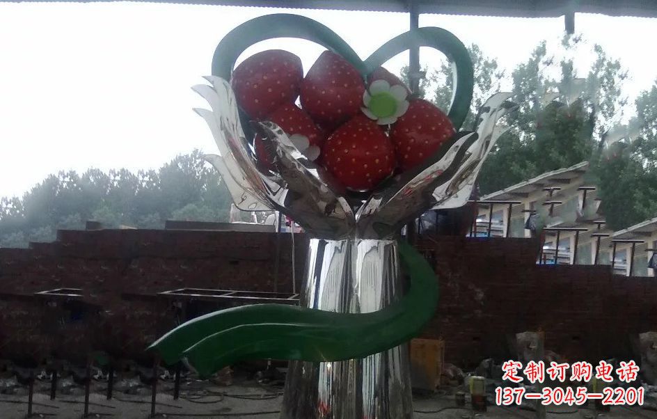 东莞不锈钢水果草莓雕塑