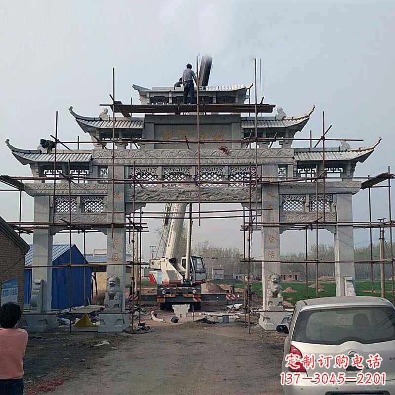 东莞村落入口仿古石牌坊