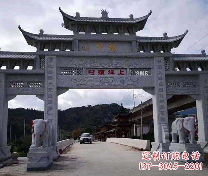 东莞村庄三门五楼石雕牌坊