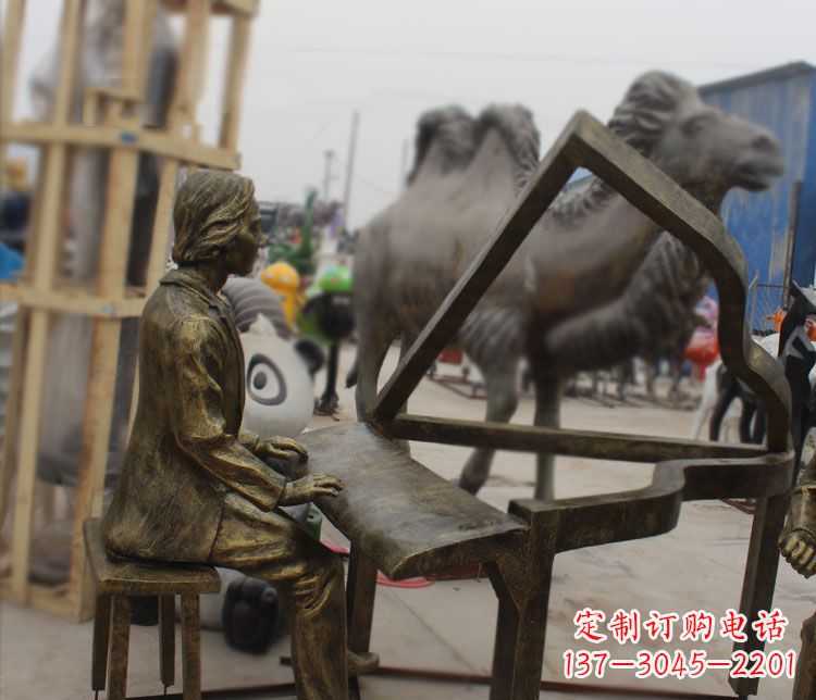 东莞弹抽象钢琴的人物铜雕