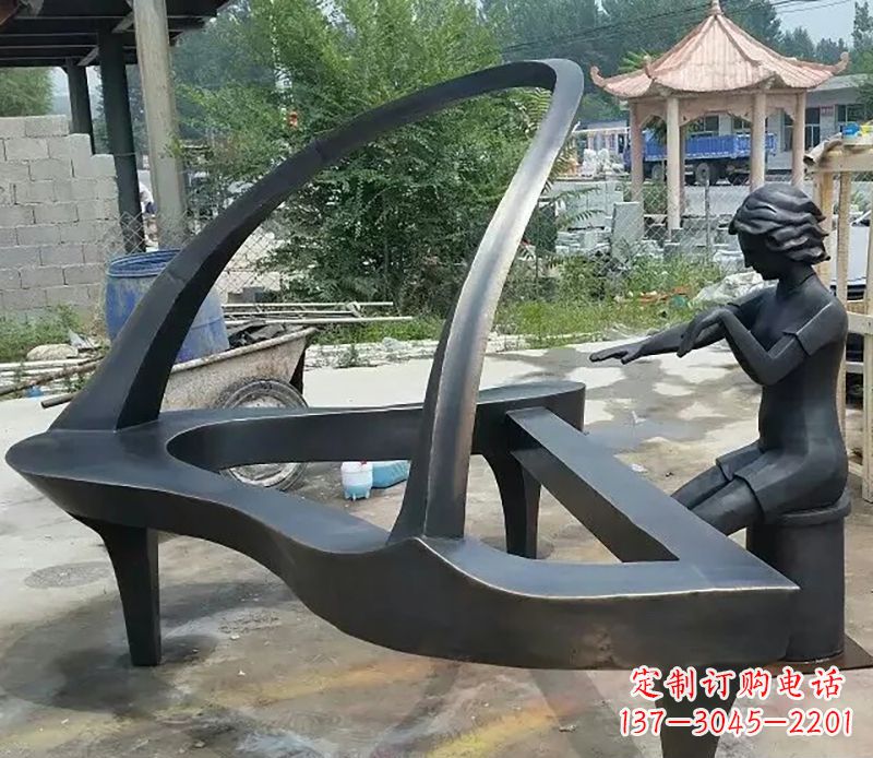 东莞弹钢琴广场抽象铜雕