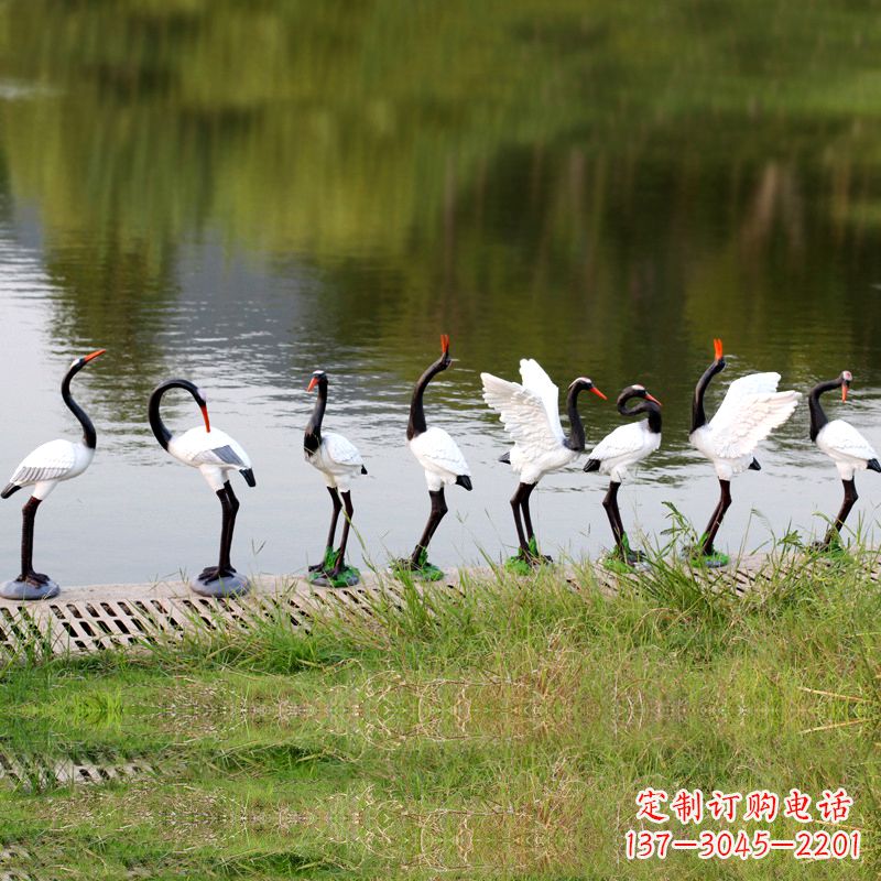 东莞仿真仙鹤玻璃钢水景雕塑摆件-公园水池水塘琥珀动物雕塑