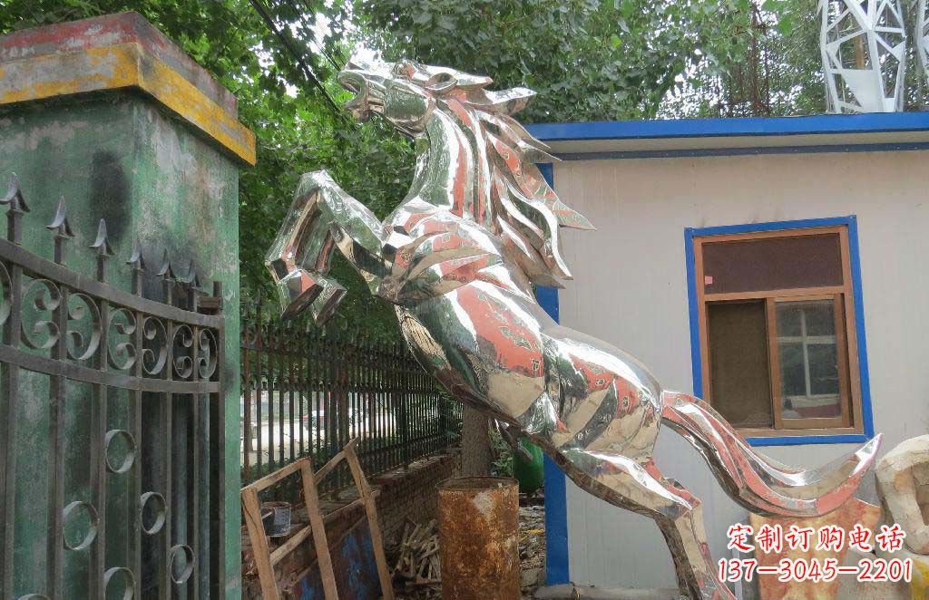 东莞优雅凌厉的不锈钢奔跑马雕塑