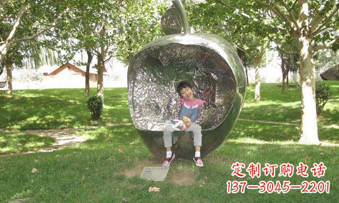 东莞精致雕刻不锈钢苹果座椅雕塑