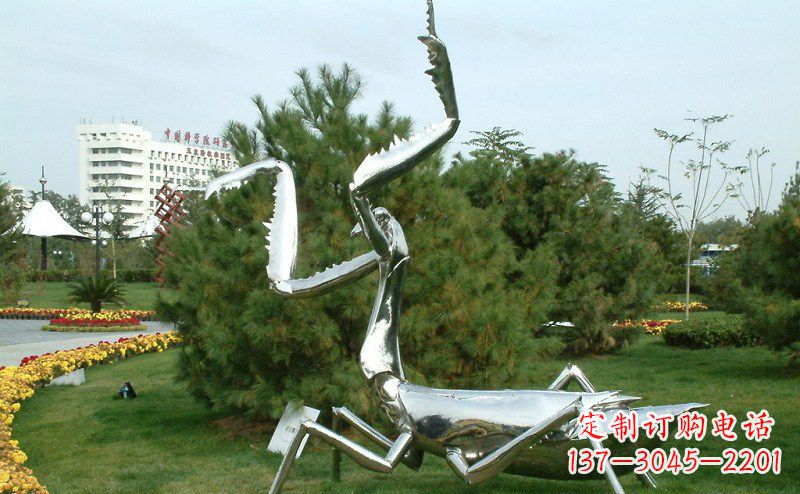 东莞不锈钢雕刻螳螂摆件
