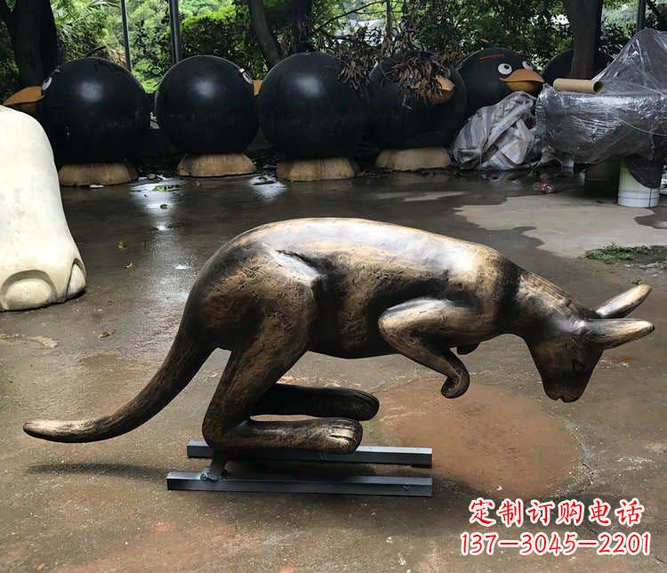 东莞公园袋鼠动物铜雕