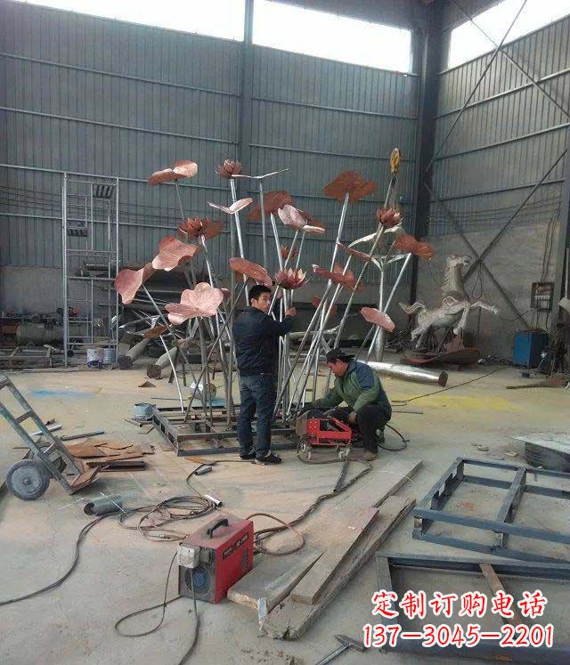 东莞荷花荷叶铜雕,营造梦幻氛围
