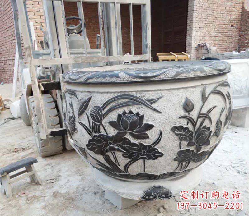 东莞中领雕塑青石荷花水缸雕塑以其独特的设计、…