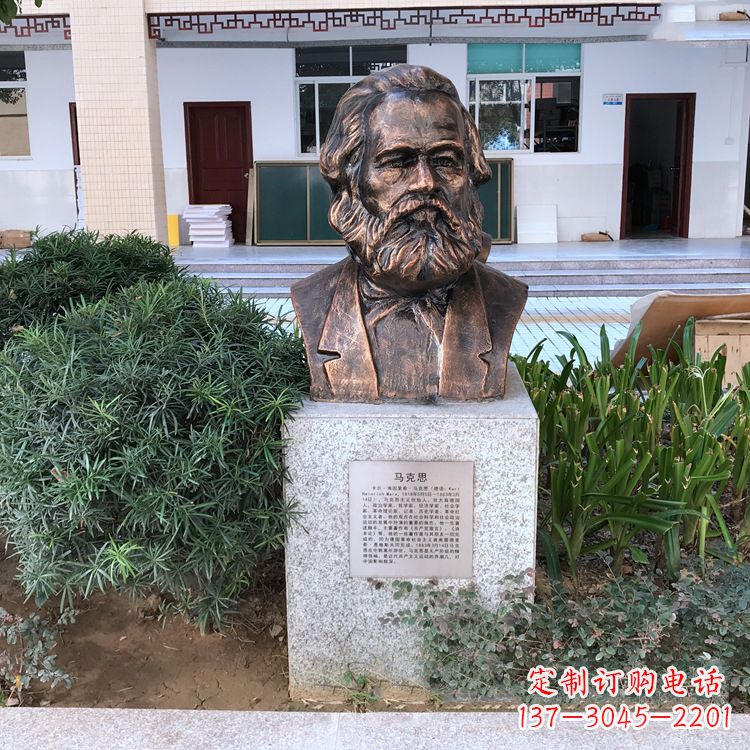 东莞马克思铸铜头像雕塑，记录校园历史精彩