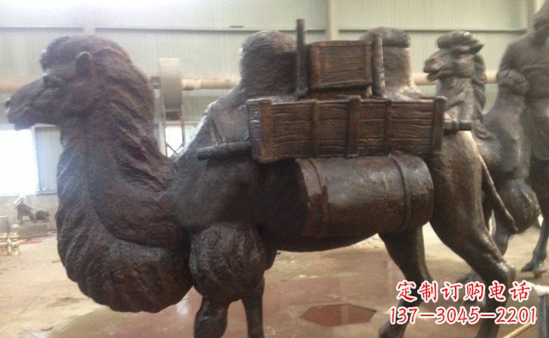 东莞驮着东西的骆驼公园动物铜雕