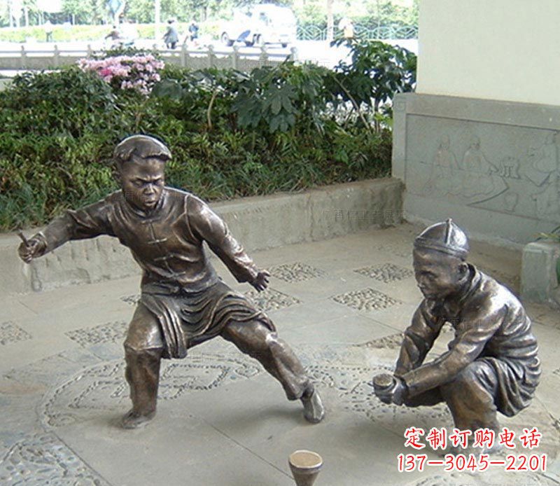 东莞玩陀螺的古代儿童铜雕