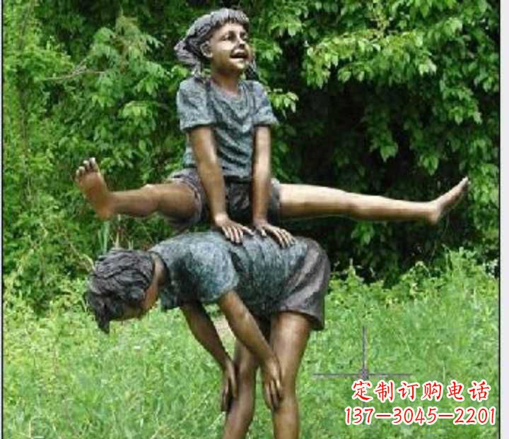 东莞玩跳山羊的儿童铜雕