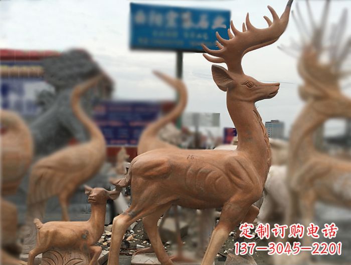 东莞晚霞红动物驯鹿公园石雕