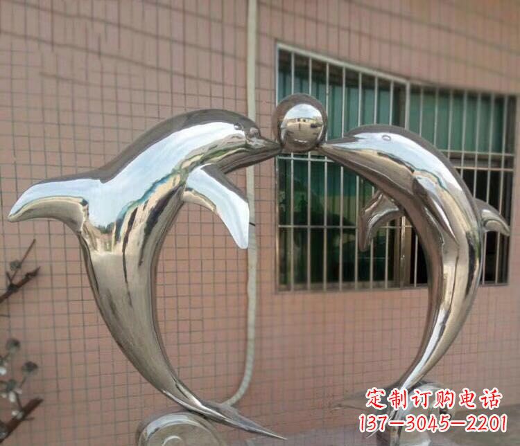东莞校园不锈钢海豚顶球雕塑