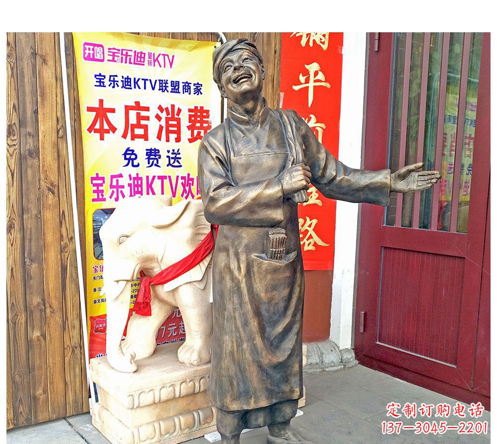 东莞迎宾的店小二铜雕